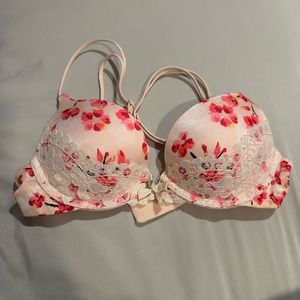 Victoria’s Secret 32A very sexy floral and lace push up bra